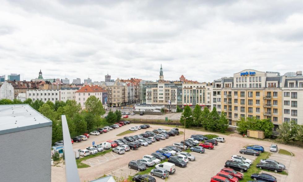 Pangsapuri studio 35 m² dengan 1 bilik mandi peribadi di Pusat Bandar Poznan Luaran gambar
