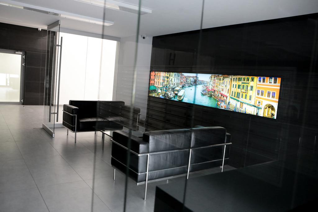 Pangsapuri studio 35 m² dengan 1 bilik mandi peribadi di Pusat Bandar Poznan Luaran gambar
